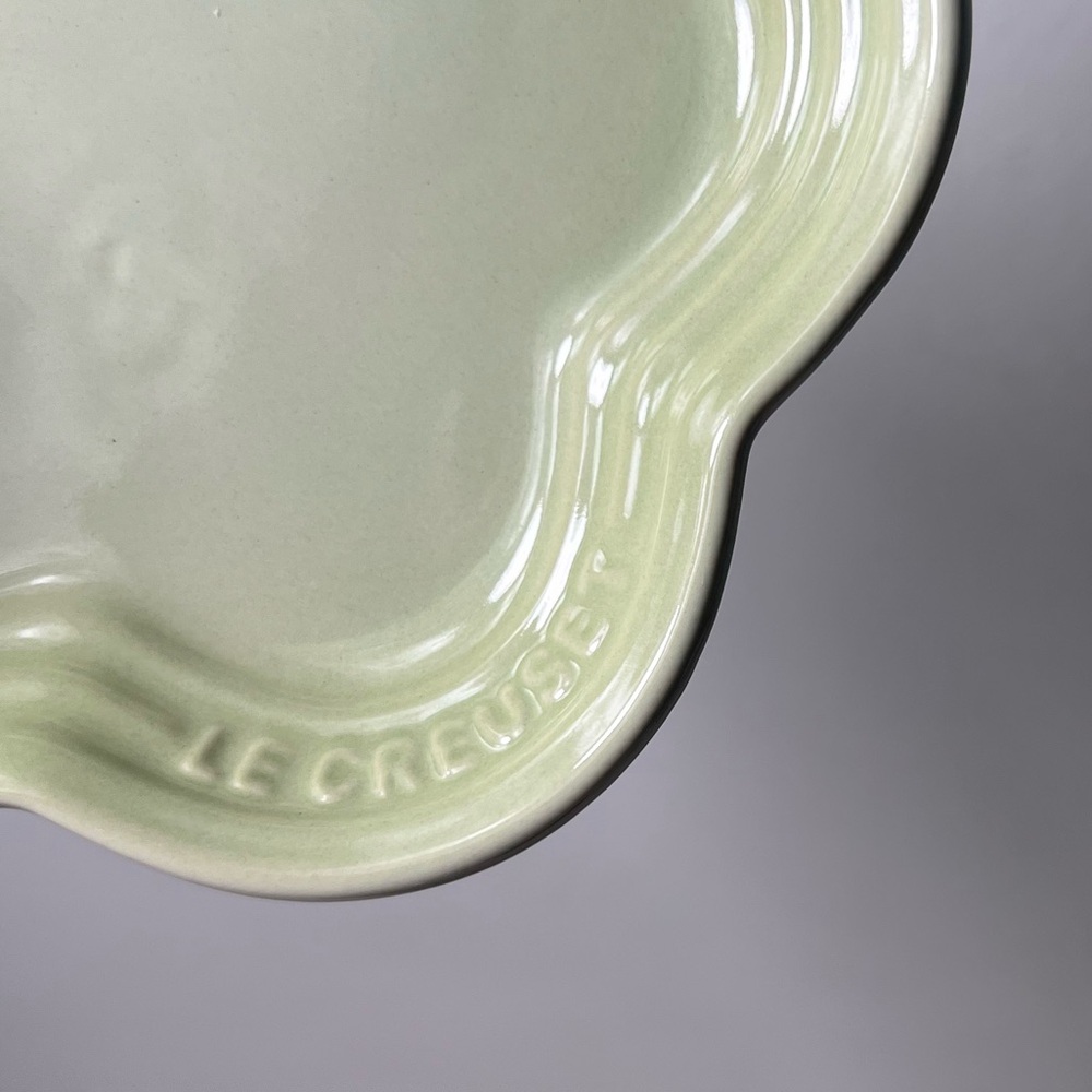 Le Creuset Stoneware Flower Petal Scalloped Trinket Dish Plate Tray - Picture 8 of 10